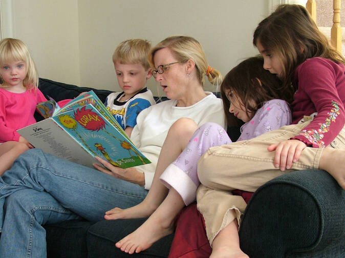 Beriete príspevok na opatrovanie? Myslite aj na vlastný dôchodok