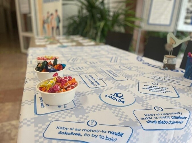 Deň duševnej odolnosti na školách: Rozhovory medzi školákmi otvára komunikačný obrus UNIQA 