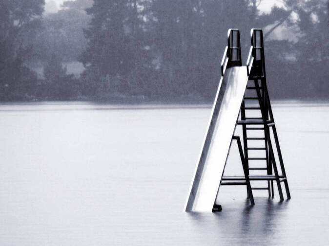 Záplavy na Balkáne si vyžiadali 44 obetí