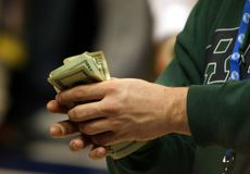 Starobná penzia v marci 2017 dosiahla priemerne viac ako 426 eur