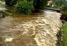 Povodne, ktoré sužujú juh Európy spôsobili na Slovensku zatiaľ mierne škody
