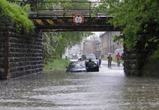 
			Pozor na aquaplaning a jazdu cez zaliaty terén. Škody nemusí poisťovňa uhradiť  