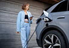 Allianz búra mýty: Je elektromotor lepší ako spaľovák?