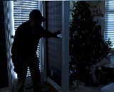 Zničené lyže, či ukradnutú elektroniku, uhradí poistka domácnosti