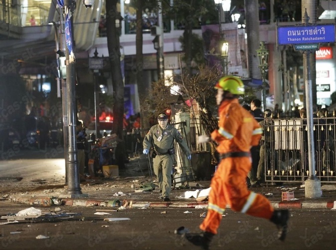 Výbuch pred hinduistickou svätyňou v Bangkoku zabil 27 ľudí