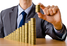 Desíte sa finančnej podvýživy po sviatkoch? Tu je sedem finančných tipov