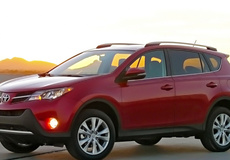 Toyota zvoláva do servisov 3 milióny vozidiel SUV kvôli vade na pásoch