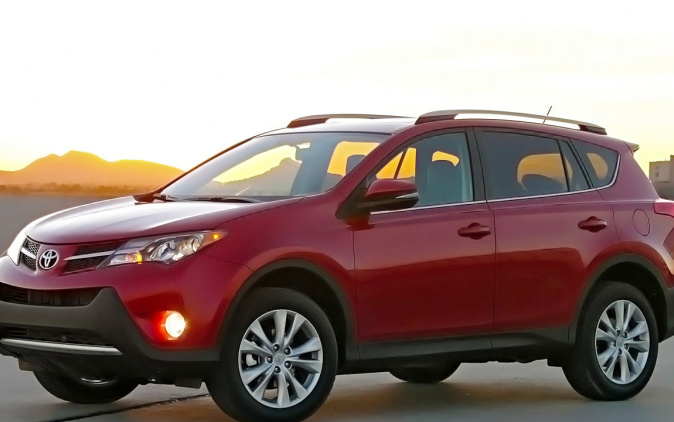 Toyota zvoláva do servisov 3 milióny vozidiel SUV kvôli vade na pásoch