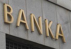 Slováci holdujú viac hazardu, mnohých prekvapili vysoké poplatky v banke