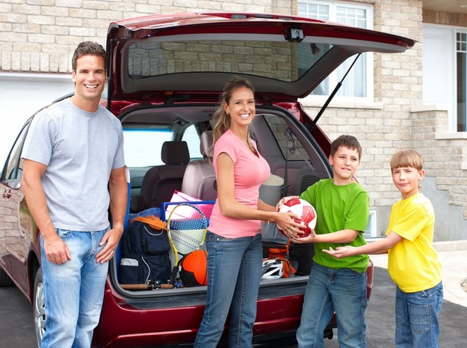 Čo robiť, ak vám ukradnú alebo vykradnú auto na dovolenke? Radí UNIQA