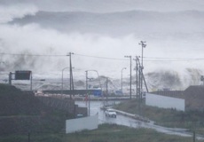 Západ krajiny bičoval silný tajfún, vyžiadal si najmenej osem obetí