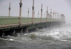 
			Hurikán Matthew bol v USA slabší ako hurikány Katrina a Sandy