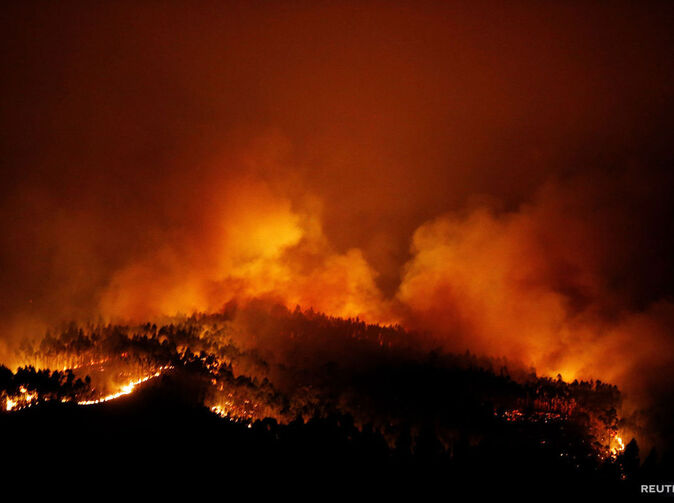 Portugalsko zápasí s lesnými požiarmi, očakáva pomoc zo zahraničia