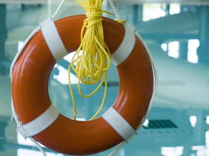 Kolaps IT systémov spôsobený spoločnosťou CrowdStrike a jeho ekonomické dopady