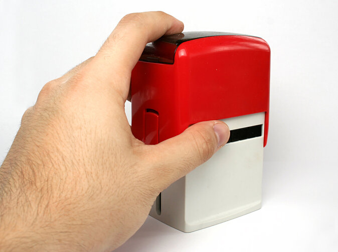 Dlžníci by si mali dať pozor na podvodné vymáhanie ich dlhov