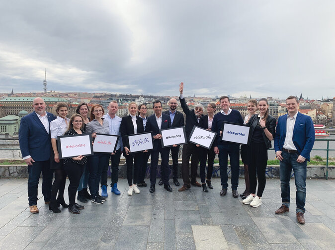 AXA Česko a Slovensko sa pripojila k iniciatíve OSN #HeForShe
