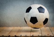 Ženy špičkových futbalistov v Anglicku potrebujú lepšie poistenie
