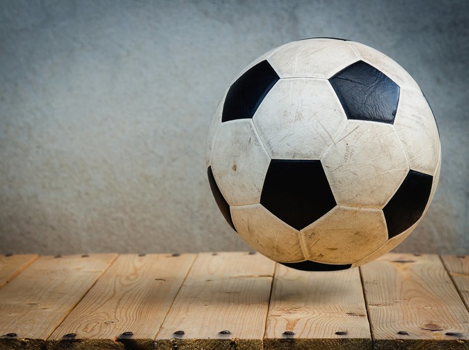 Covid a futbal: Britské kluby chcú od poisťovní odškodnenie