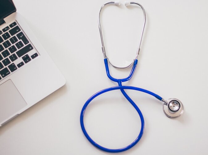 So službou telemedicína sa môžu klienti AXA kedykoľvek poradiť s lekárom na telefóne