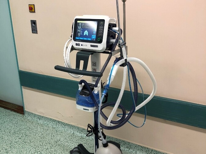 Nadácia Allianz darovala nemocnici prvý prístroj na boj s koronavírusom