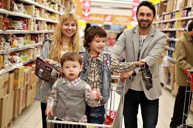 Priemerný Slovák minie 2300 eur na zbytočnosti ročne