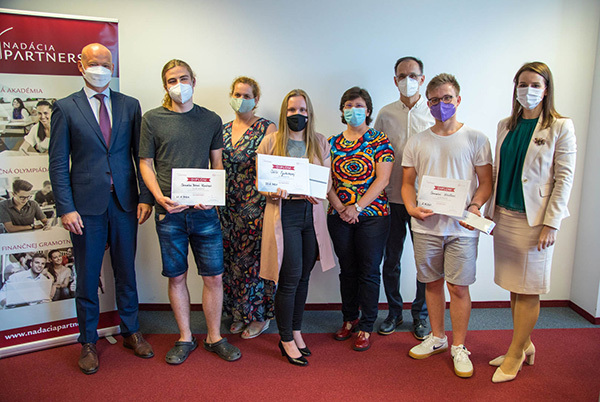 Z vreckového si odkladá bokom až 86 % stredoškolákov z Finančnej olympiády