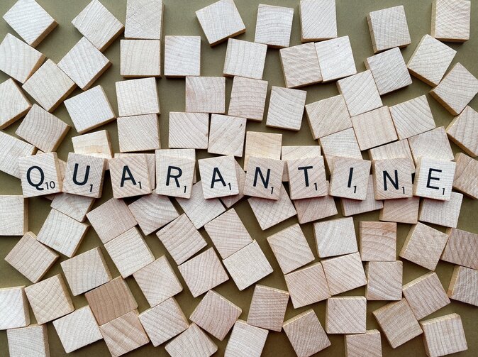 Pozitívny klient na cestách. Ako postupovať, ak musíte ísť do karantény v zahraničí?