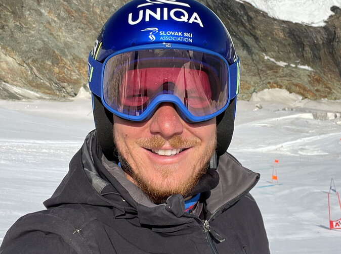 UNIQA sa stala generálnym partnerom nášho najlepšieho mužského lyžiara Adama Žampu 