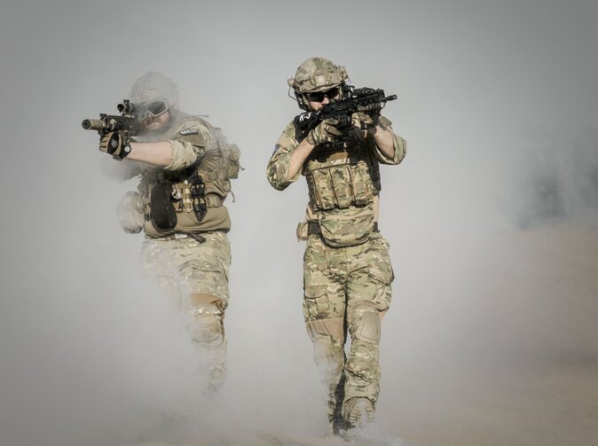 Uvalenie sankcií na Rusko, pokles akcií a zmrazenie aktív bánk. Vojna na Ukrajine eskaluje