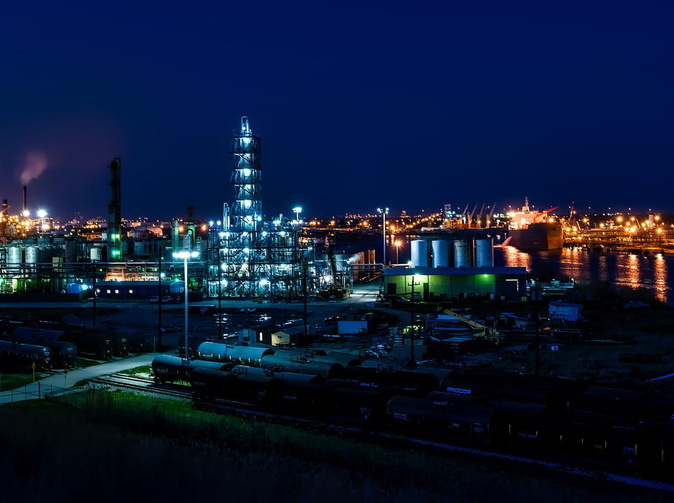 Ropa zdražuje kvôli Číne. Môže to priniesť aj drahšie palivá