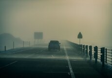 Zastihla vás búrka? Tieto chyby za volantom nerobte, inak na ne doplatíte