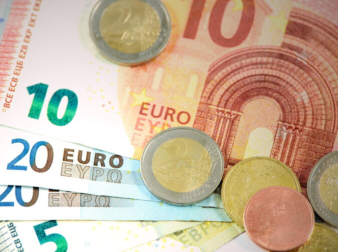 ECB zvýšila základný úrok na 2,5 %, aby zmiernila infláciu