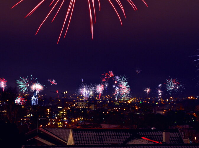 Novoročné oslavy každoročne sprevádzajú zranenia a požiare. Problém je zrejmý 