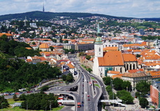 
			Ľudí trápi zhoršená dostupnosť bývania,  v roku 2024 by sa realitný trh mohol rozhýbať 
