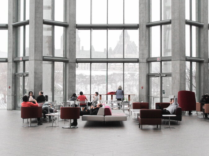 Málo angažovaní a rekordne vystresovaní. Pomôže zamestnancom&nbsp;&nbsp; návrat do kancelárií?