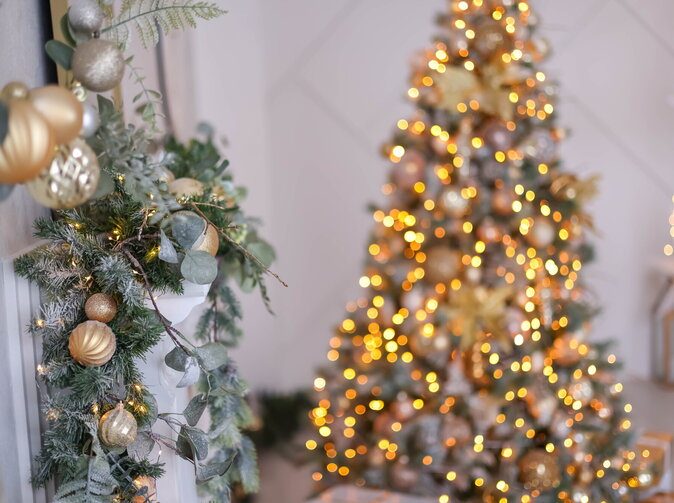 Horiace sviečky patria k jednej z najčastejších príčin požiaru v domácnostiach počas sviatkov