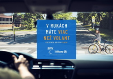 „V rukách máme viac než volant”, varuje najnovšia preventívna kampaň SPV a Nadácie Allianz