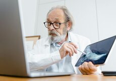 Viac ako polovica lekárov by nerozoznala hackerský útok, tvrdí Dôvera
