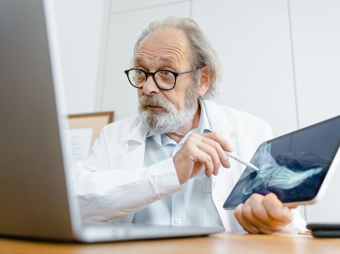 Viac ako polovica lekárov by nerozoznala hackerský útok, tvrdí Dôvera